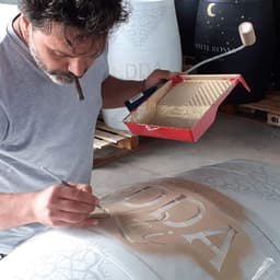 Tutorial realizzazione stencil artigianale mano Cuttalo cartone scatole pizza Notti Rosa lavorazione fai-da-te