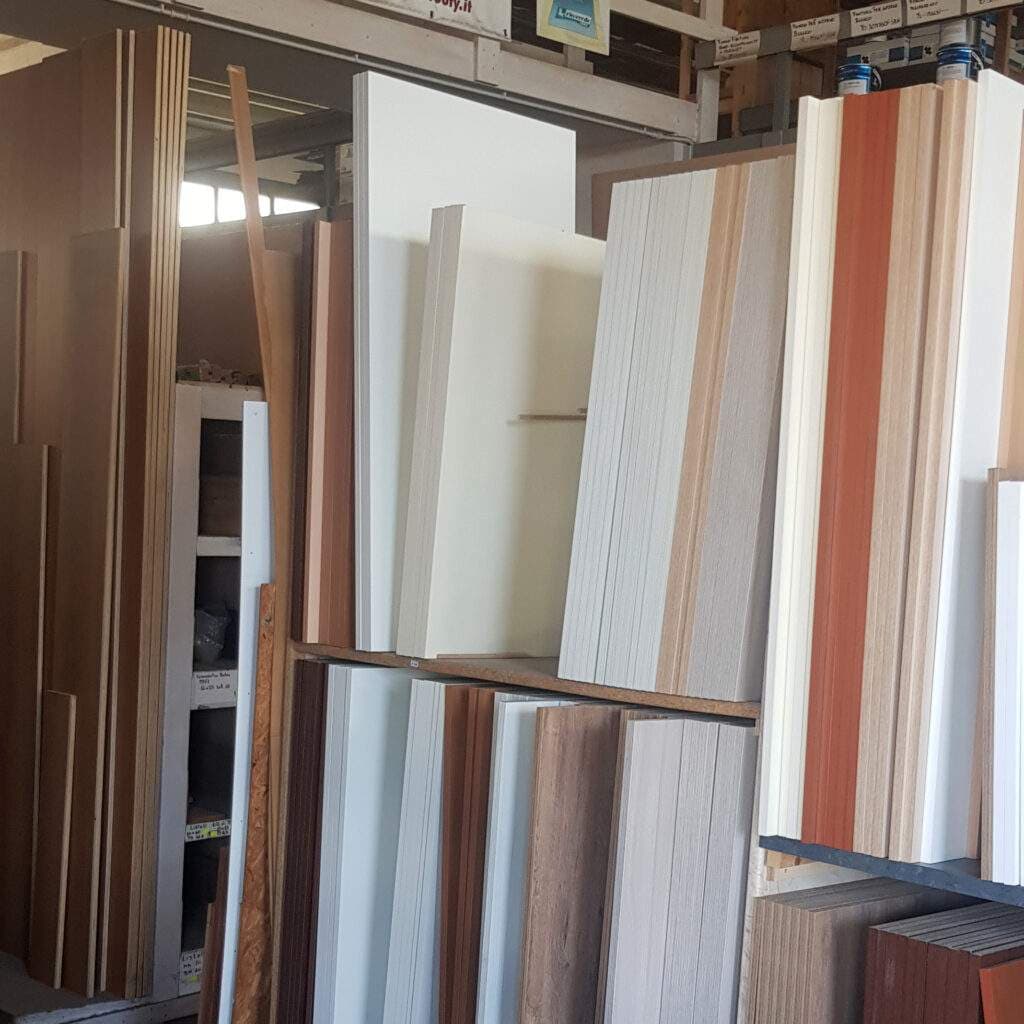 Mensole e ripiani laminati su misura con bordatura - Vista alternativa